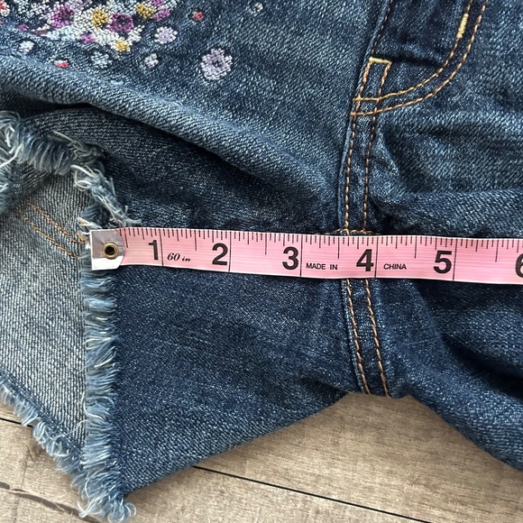 American Eagle Outfitters Low Rise Floral Embroidered Festival Denim Shorts 2 - Picture 6 of 11